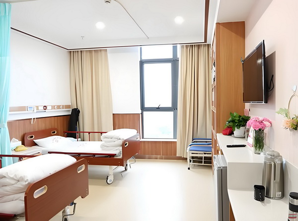 深圳积分入户的基本条件_活佛王兴夫“点化”140位女信徒，全程不穿衣服，场面失控 活佛王兴现在休息与其